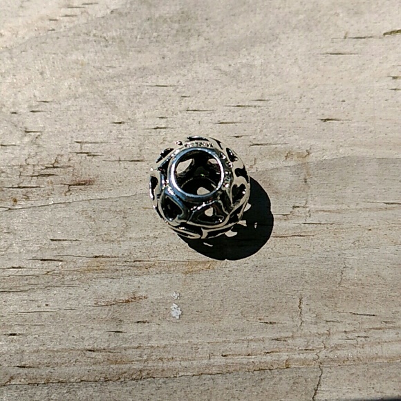 Chamilia "Open Hearts" charm - Picture 2 of 4